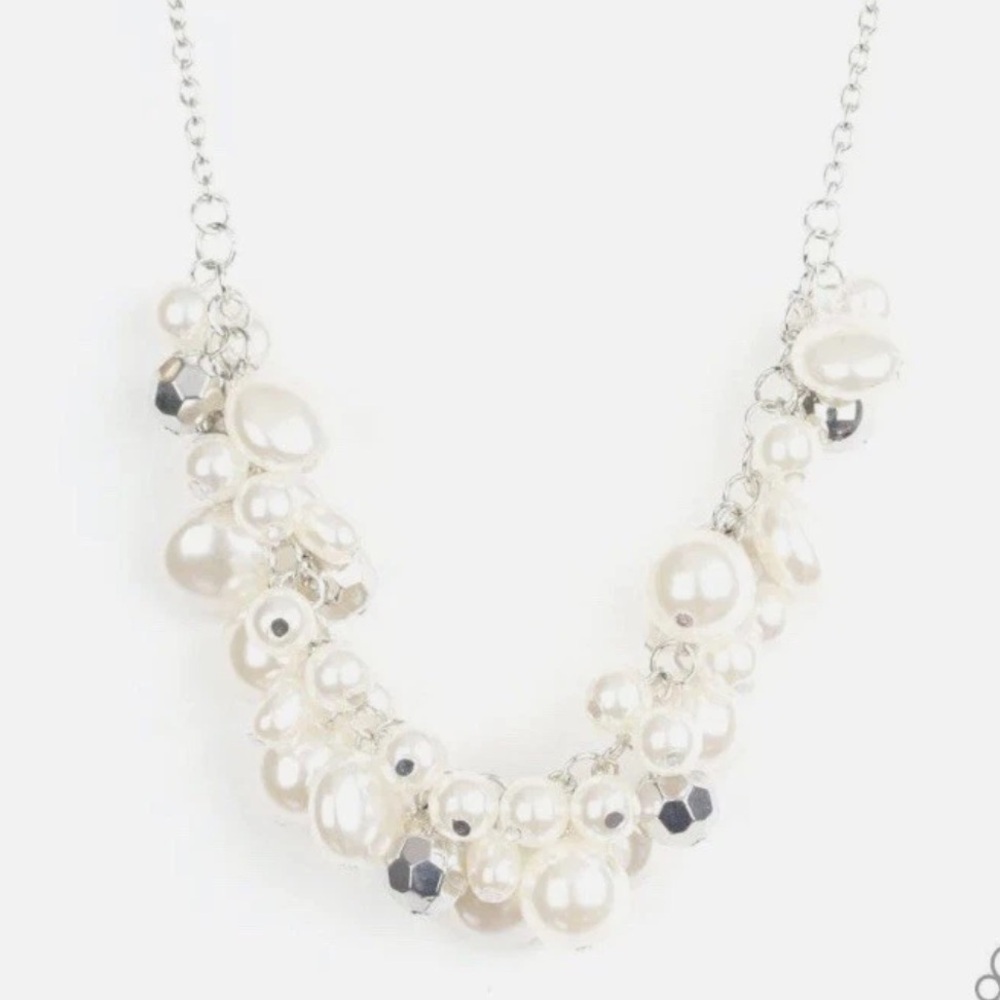 Paparazzi Necklace ~ Battle of the Bombshells White/Silver - Picture 5 of 5
